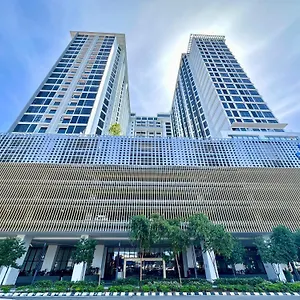 Centre @ The Shore By Casa Yolo 코타키나발루